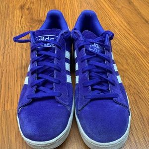 Size 8. Suede material. Gently used, no box.No filter, this is the color! 💙